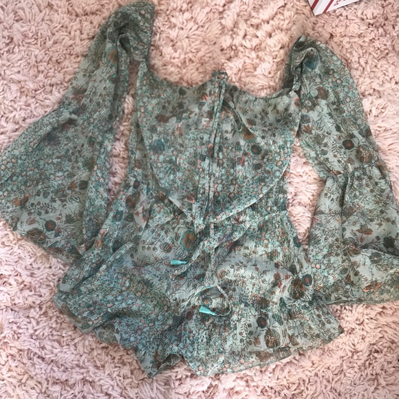 VS Off the Shoulder Floral Romper! - Picture 2 of 4